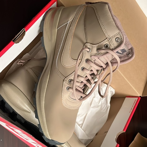 NwT NIKE manoadome khaki / khaki dark grey 12.5 men’s boot - Picture 8 of 11